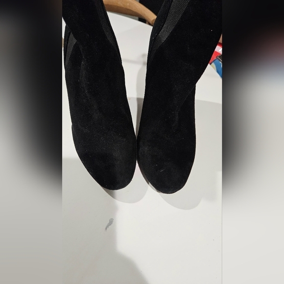 STEVE MADDEN Effect Block Heel Bootie In Black Leather Suede. Size 8 - Picture 7 of 12